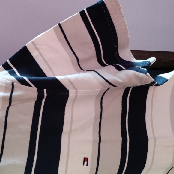 Tommy Hilfiger Tshirt - Picture 8 of 12